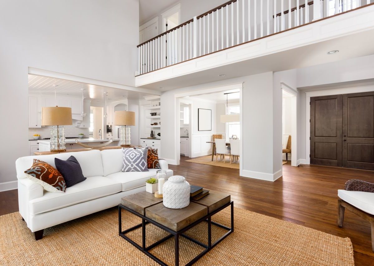 Comment utiliser des tapis audacieux et colorés dans la décoration de votre maison