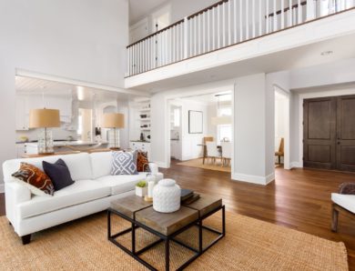 Comment utiliser des tapis audacieux et colorés dans la décoration de votre maison