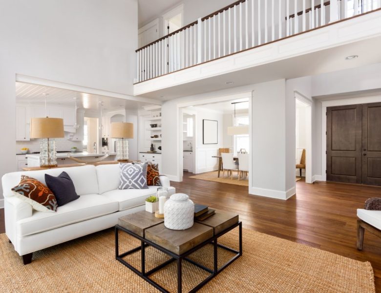Comment utiliser des tapis audacieux et colorés dans la décoration de votre maison