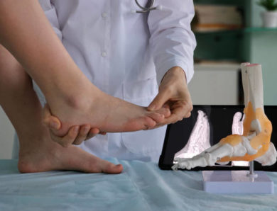Peut-on consulter un podologue à Lyon pour un suivi régulier après une opération du tendon d’Achille ?