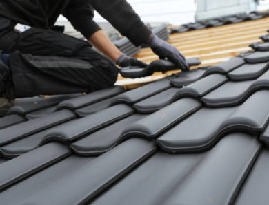 Comment un couvreur à Bron respecte-t-il les normes environnementales ?