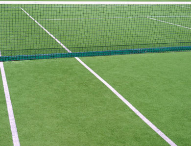 Comment prolonger la durée de vie d’une construction court de tennis gazon synthétique à Mougins ?