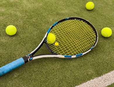 Quel entretien annuel prévoir après une construction court de tennis terre battue à Paris pour conserver une surface performante ?