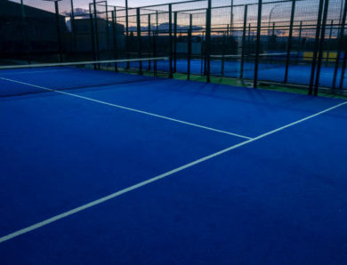 Une entreprise construction terrain de pickleball installe-t-elle également l&rsquo;éclairage et les équipements sportifs ?