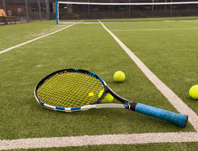 Quel prix construction terrain de tennis prévoir en région pluvieuse ?